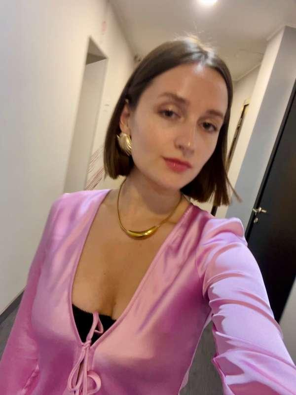 Pink robes or tanned nudity?🤔

