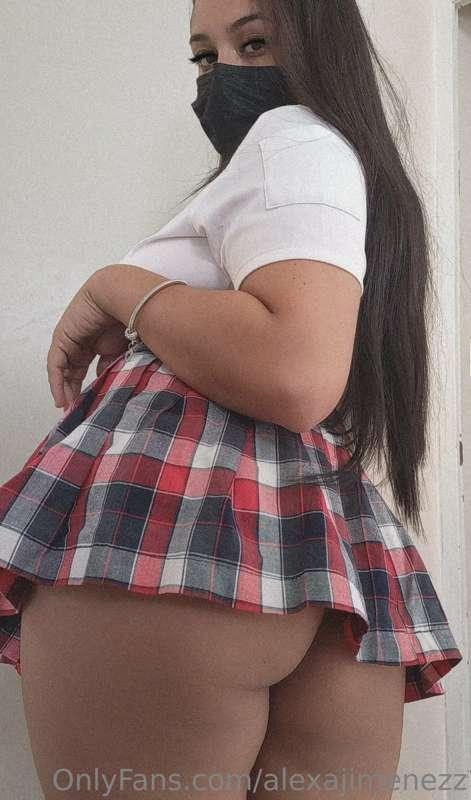 Que ganas tengo de que me pongan en 4 😈
. 
. 
Deja propina y..