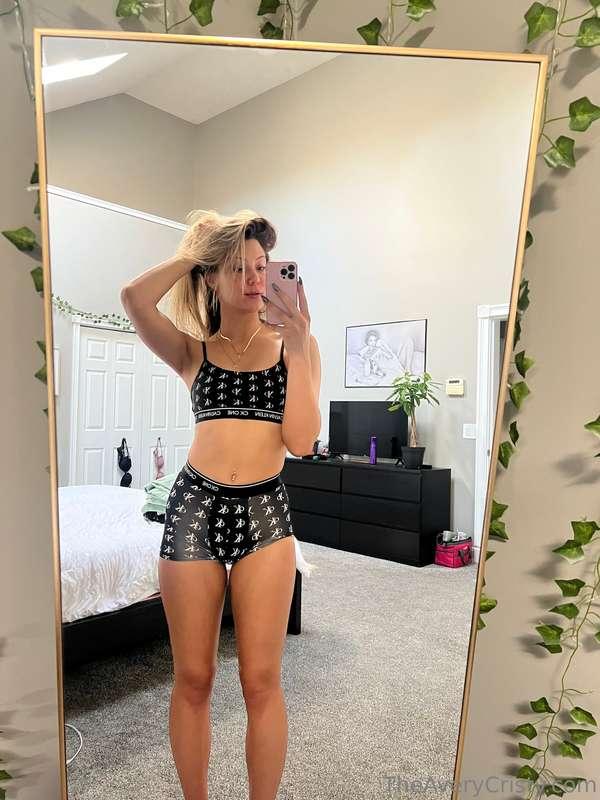 I want more boxer and sports bra sets 🤩