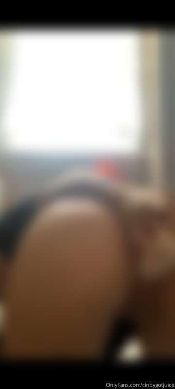 🍆 in my ass. 
I video with my toy. Anal play