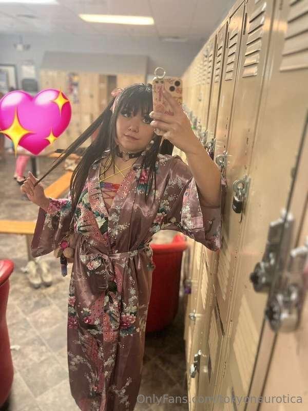 happy titty tuesday 😜😜😜