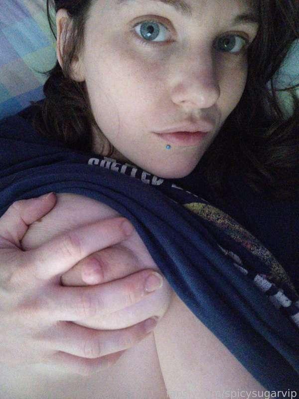 Stare into my eyes while you pump me full of your load 💋
