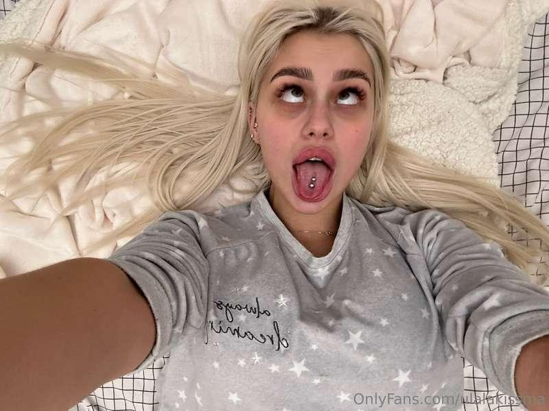 This photo is too tasty to keep to myself! 👅