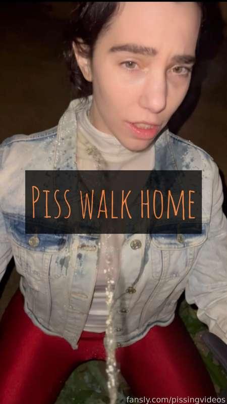 Took a load of piss on my evening walk and got very wet! 

#piss #cumwalk #pee #peeing #pissing #fyp #watersports 