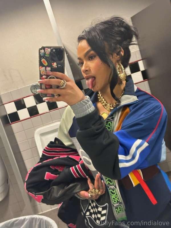 😜
