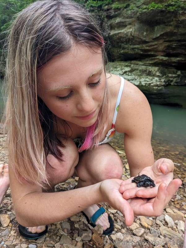 any tips on this pic of me with baby turtle get a free nude ..