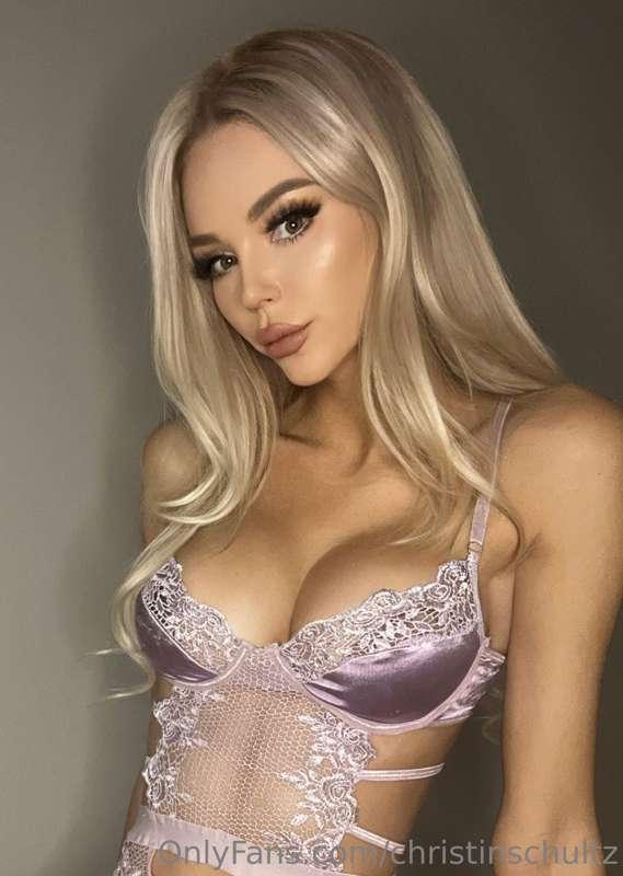 Love is in the air😍 

Check you DMs for a treat 😋