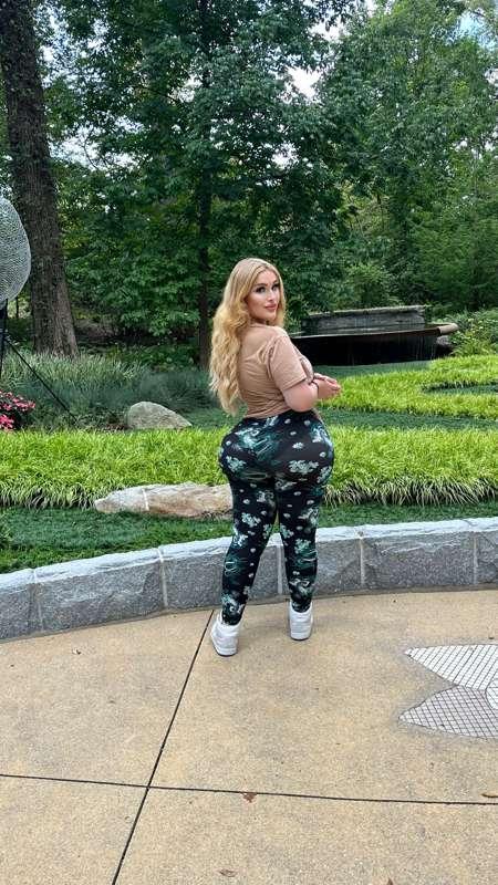 Let's go for a walk through the forest daddy... 🌳