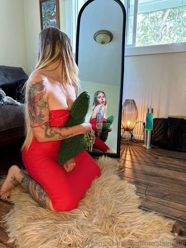 I’ll be under the tree, ready to be unwrapped😏🎁