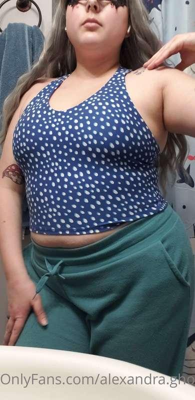 Are you into strip teases? (Ps. My top comes off) 👀🔥