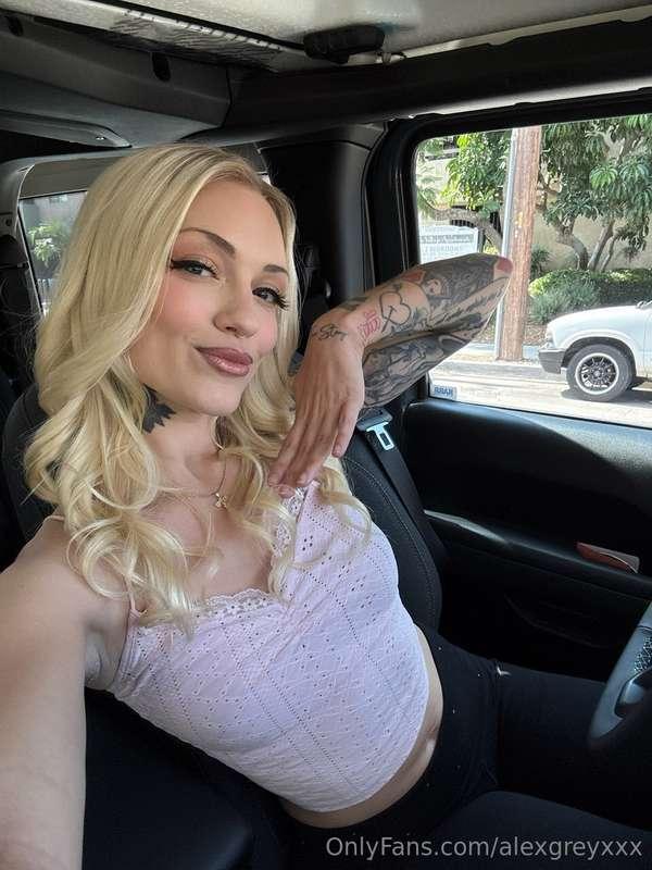 Filming today 💕💕💕 Don't I look cute? 🥹
