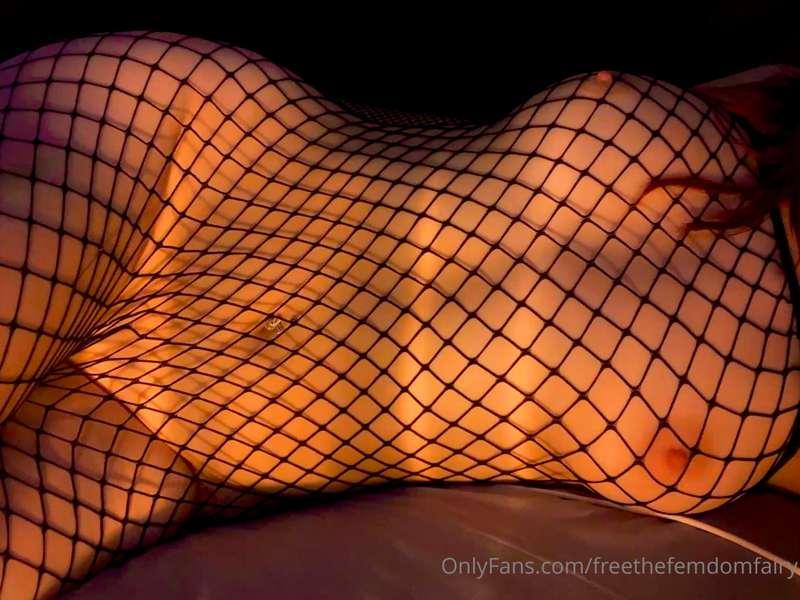 Little treat for everyone… @thefemdomfairy has all my uncens..