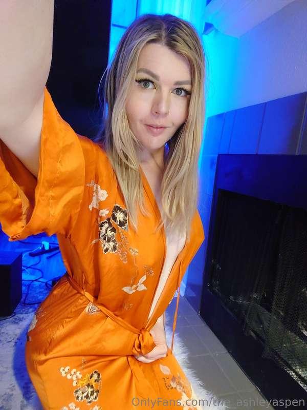 I'm so horny bb.  I would love it if you would sit on my fac..