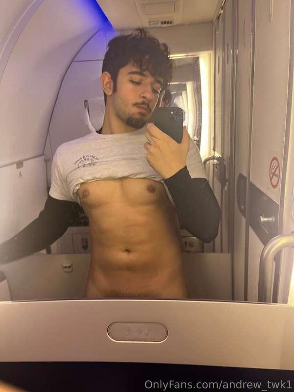 Guess what I did while flying ? 😏 👇
