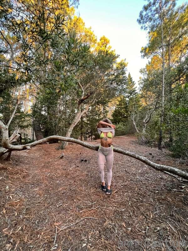 The last pic 🫠🫠🫠🫠
I saw trees and my naughty side just appea..