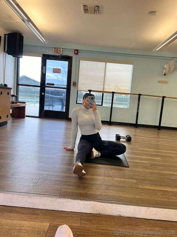 Who wants to help me stretch? 🤤