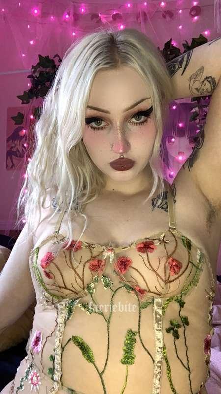 pretty seductress 💗