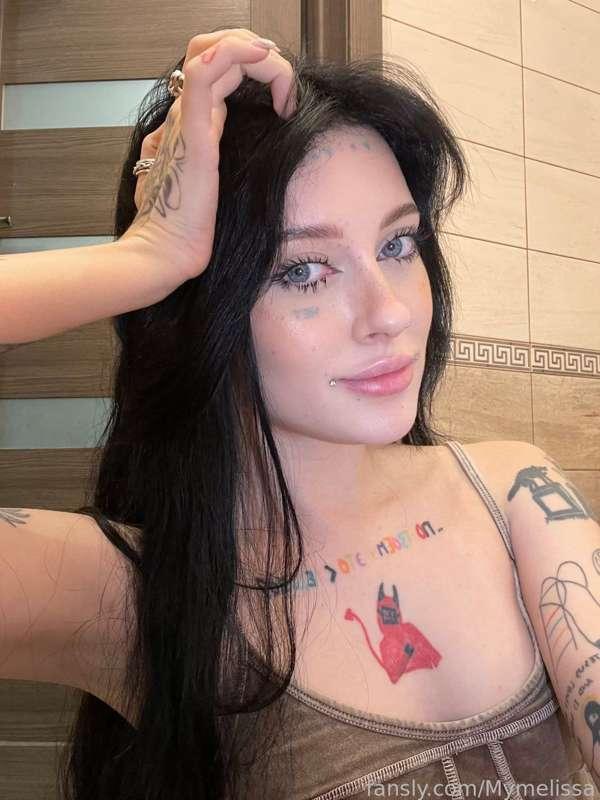 Do you think I look beautiful as a brunette?


#fyp #brunette #altgirl #egirl #tattooed #inked #pierced #longhair #selfie #lifestyle #cute