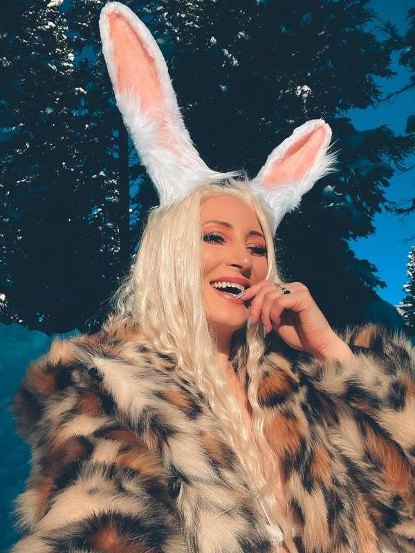 hollytwolf image #1