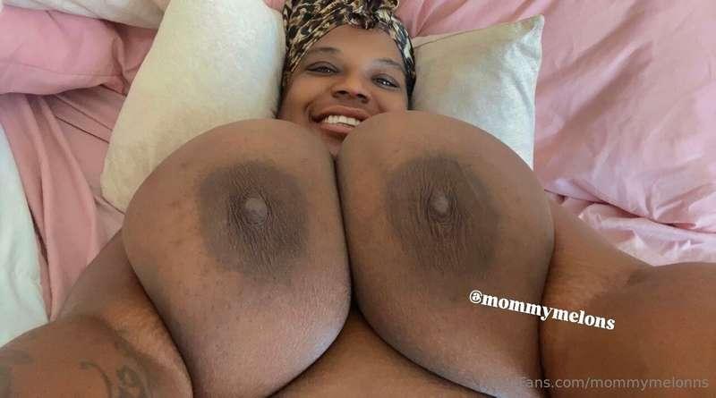 Time to get things shaking 😜 Like if you missed mommy 🥰🥺