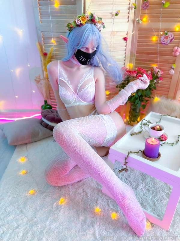 New video! 💖💖I'm a cute elf! Very sweet and beautiful video! I masturbate in different positions!💦🥰 Very wet!💦very hot!🔥🔥🔥