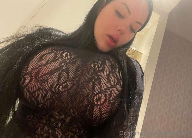If you tip this post I will DM you back more spicy pics in t..