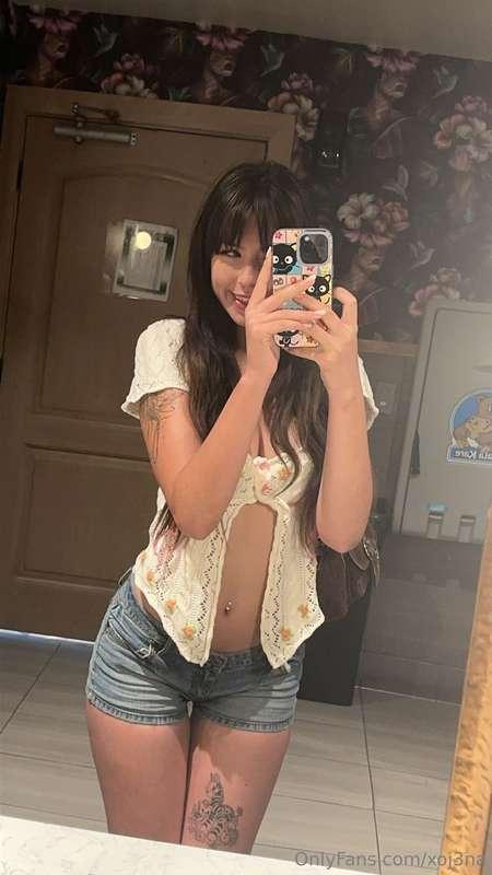 i knoww u want 2 see me take it off 😉