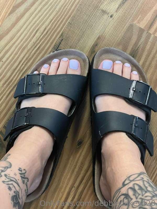 Who likes my new pedicure ?