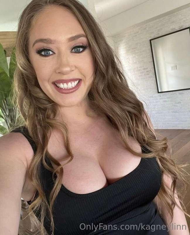 Happy Moanday 😏 Will you cum help make me moan today 😈