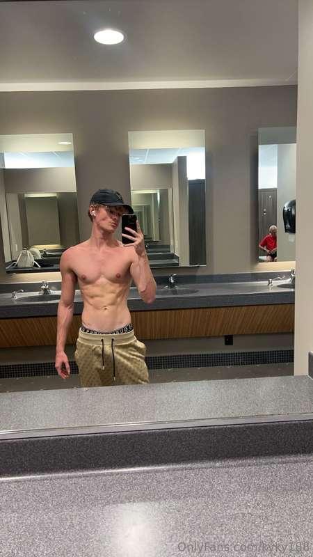 Chest and abs today 💪