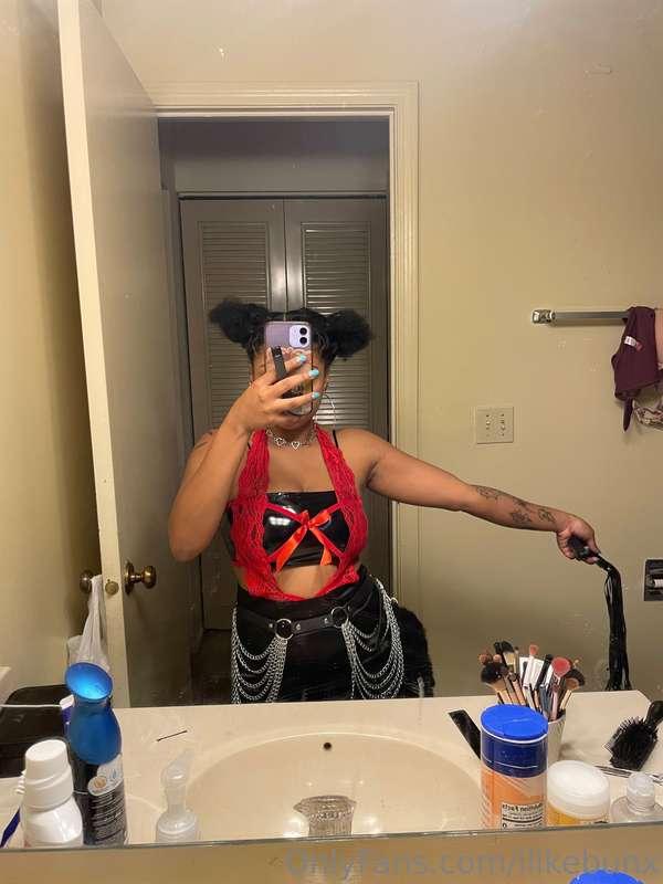 stuck at work and i'm bored. send requests to my DMs 😚