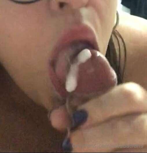 Drinking cum , show my fulo vídeo on @jessikafogoza 

Bebend..