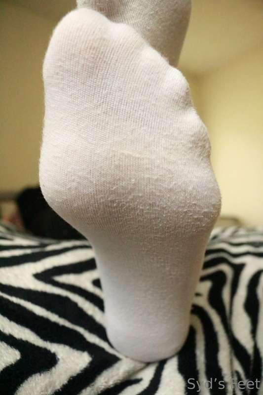 Cum worship my perfect feet. Peak at my long toes through th..