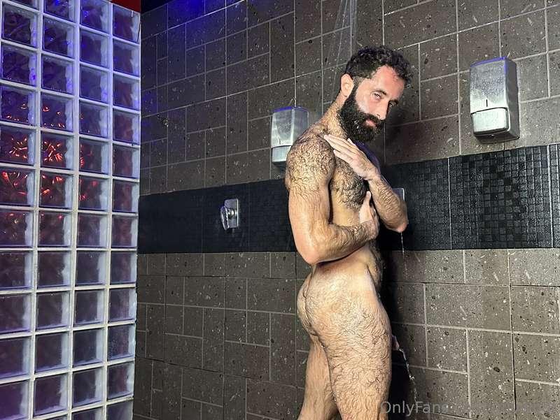 Can you soap my back bro? 🧼