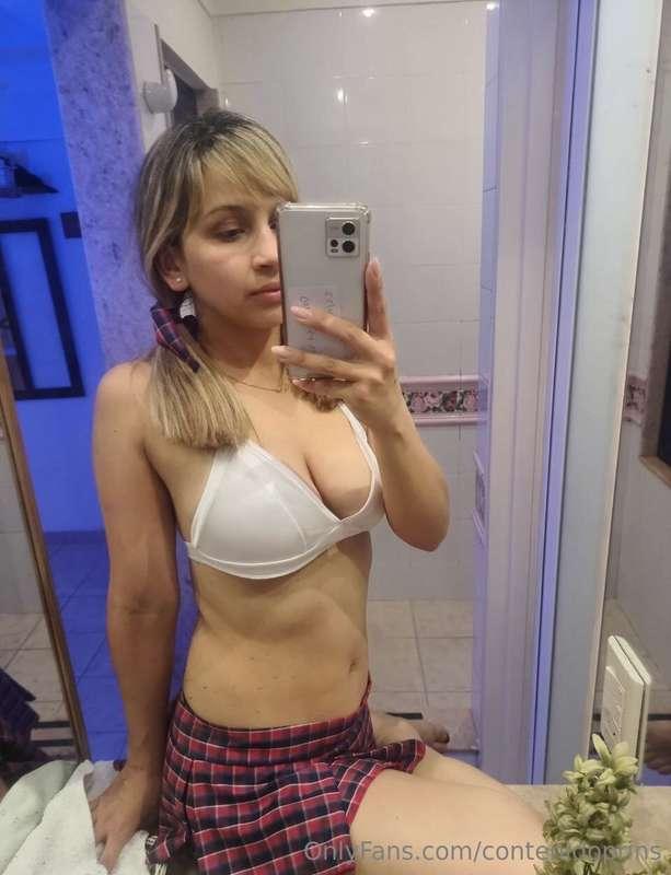 💋 𝑶𝒏 𝒎𝒚 𝒌𝒏𝒆𝒆𝒔, 𝒘𝒆𝒂𝒓𝒊𝒏𝒈 𝒍𝒂𝒄𝒆 & 𝒂 𝒇𝒊𝒍𝒕𝒉𝒚 𝒎𝒊𝒏𝒅...𝙄’𝙢 𝙣𝙤𝙩 𝙝𝙚𝙧𝙚 𝙩..