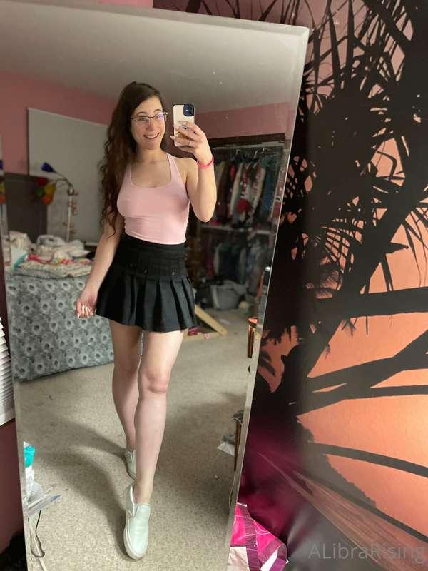 First time wearing this cute little pleated skirt. Teensy ti..