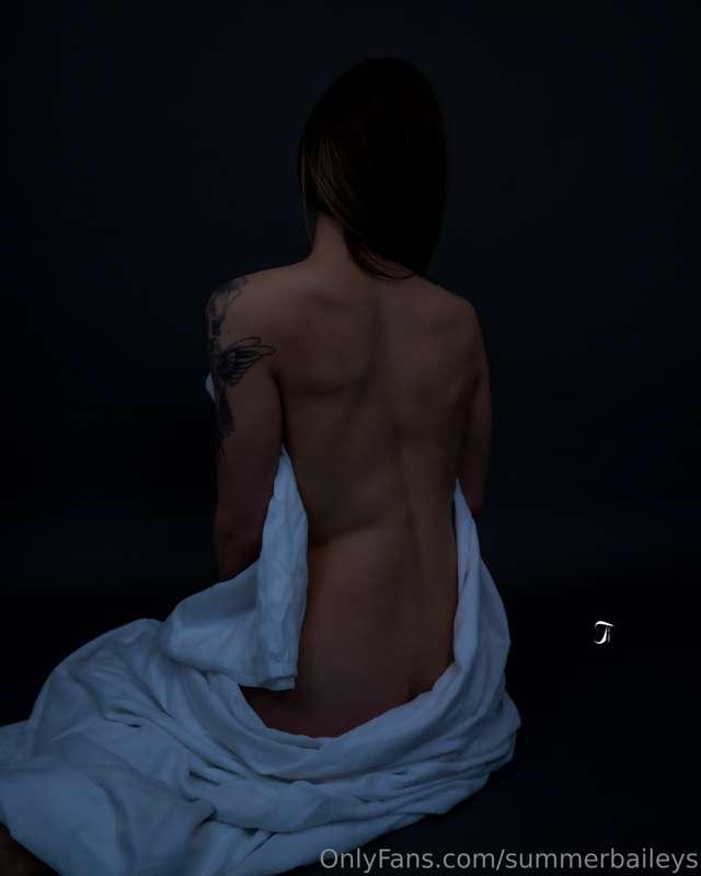 Achète pour voir ce qui se cache derrière cette couverture b..