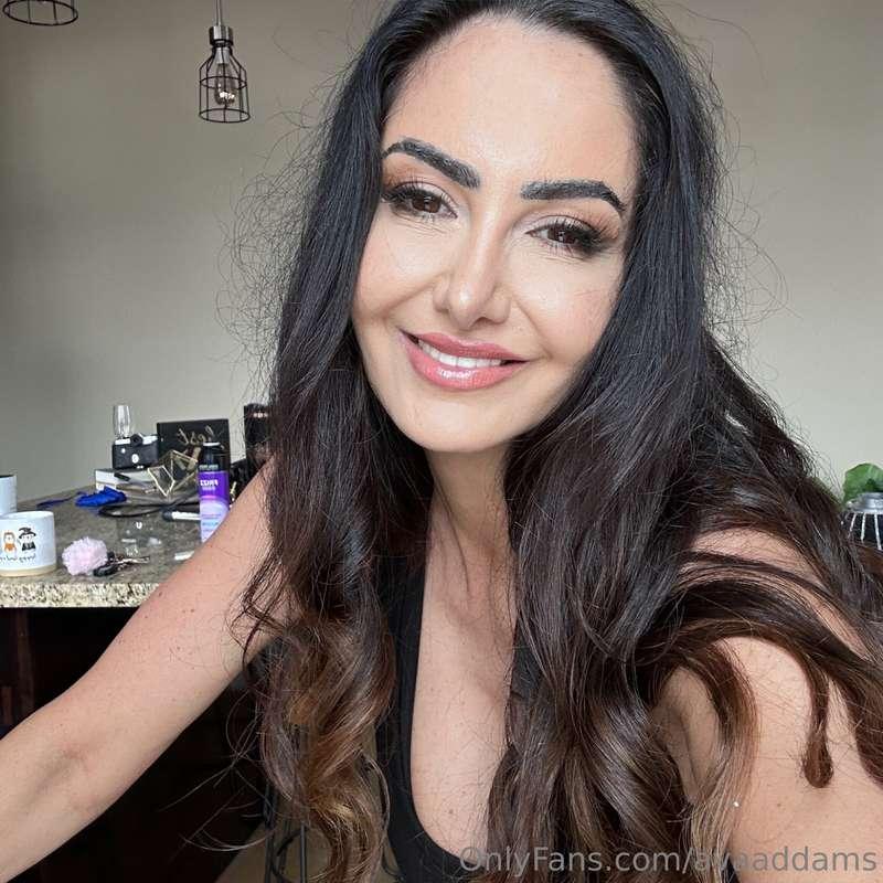 Smile or pout? 😘