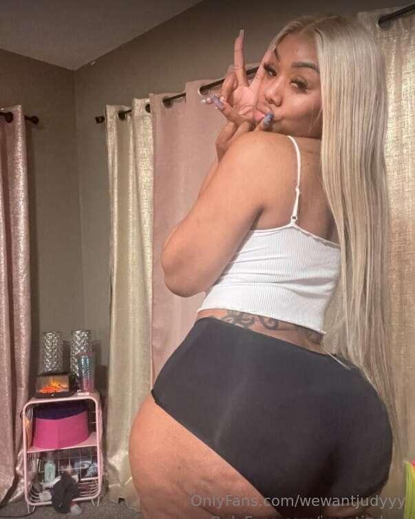 Will your cock fit in this? 😈Write me NOW and tell me why 😏😏..