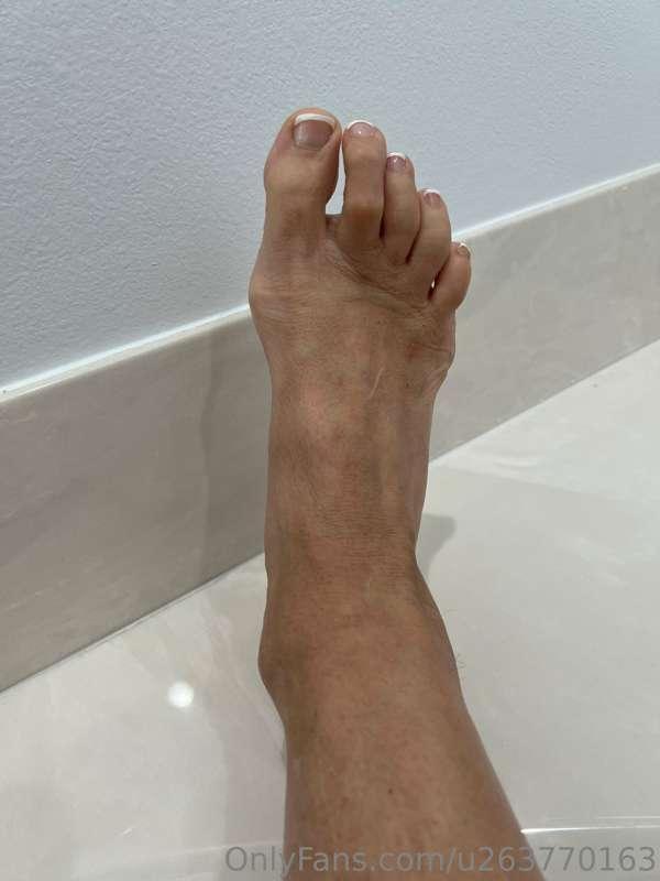 What do you think about my pedicure? Did it just for you 😘🤭