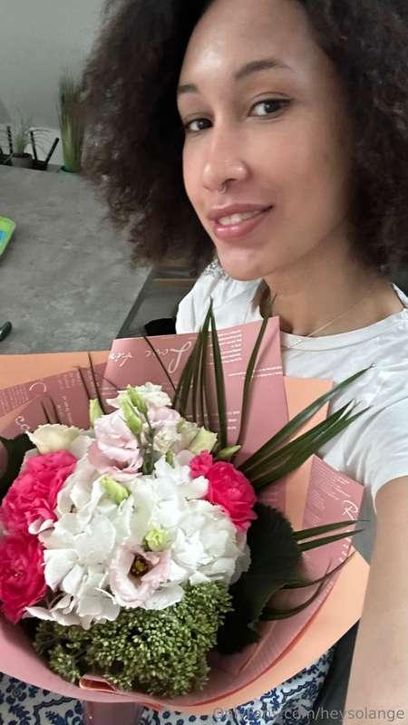 What flower do you associate me with? 🥰