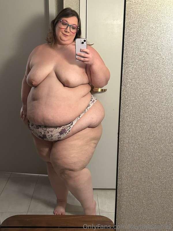 Lets have some night time fun DM me 😈