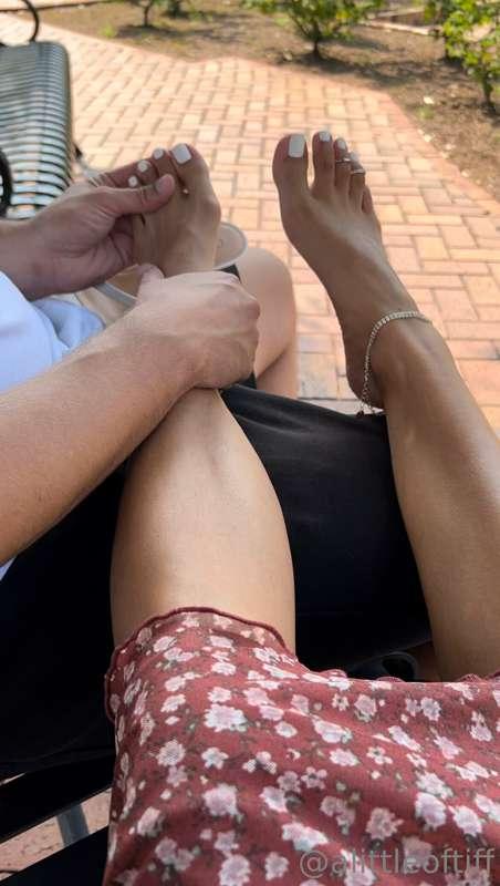 Getting my feet massaged in public 😍