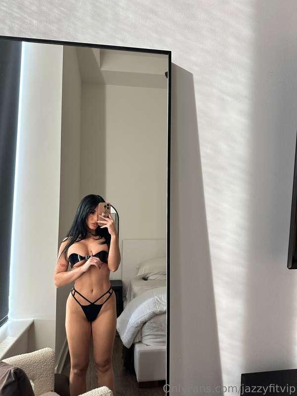Am I your fave girl? 🖤