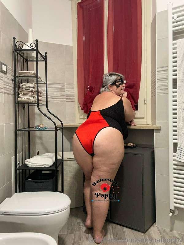 sensualpoppy image #0