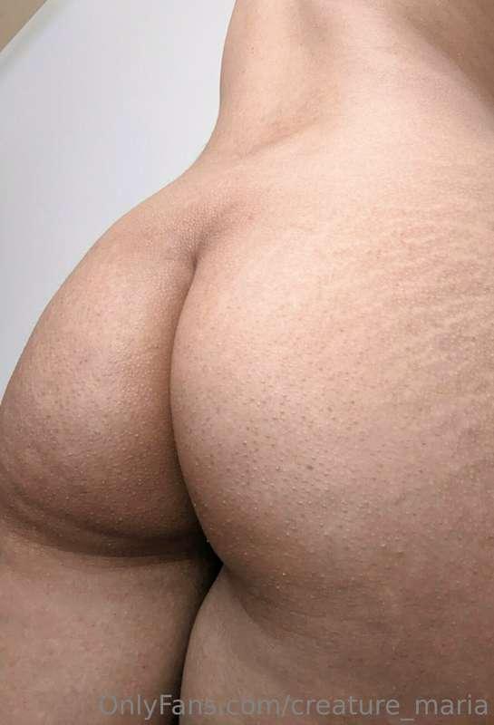 someone exfoliate me 😳🍑