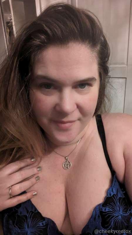 Happy hump day cuties!! 
#bluelingerie #blacklingerie #boobs