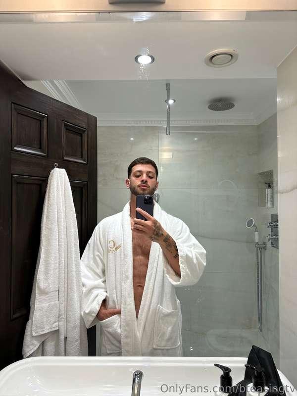 Send a DM if you want this robe to come off 😏