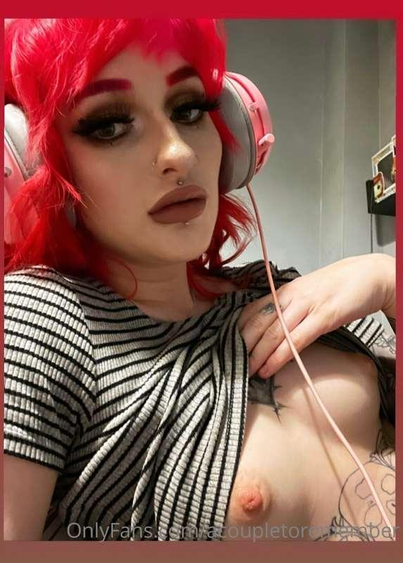 happy new year, I feel hot 😘