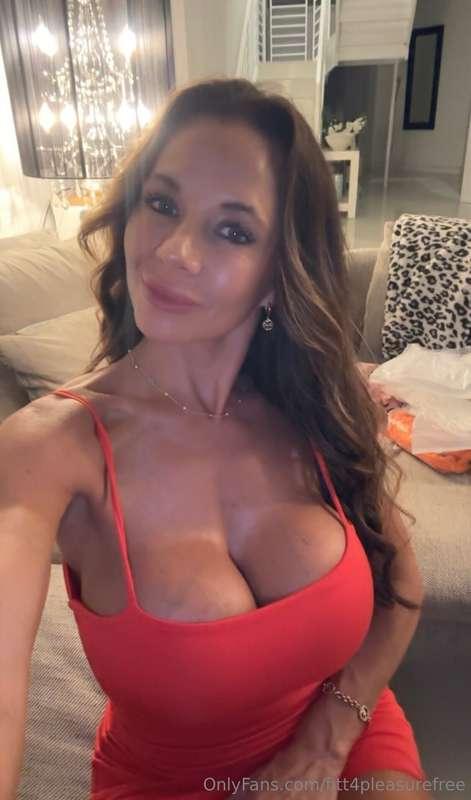 Cum get NAUGHTY with me on my VIP page @fitt4pleasure Subscr..